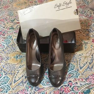 Very Comfortable Soft Style Pewter Pumps